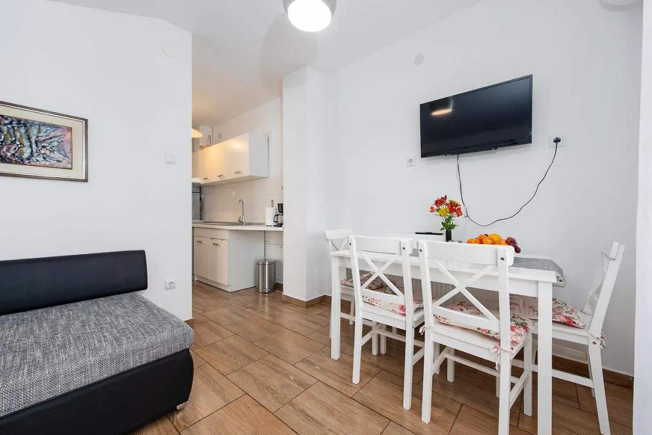 Apartment Noa'S Garden 比比涅