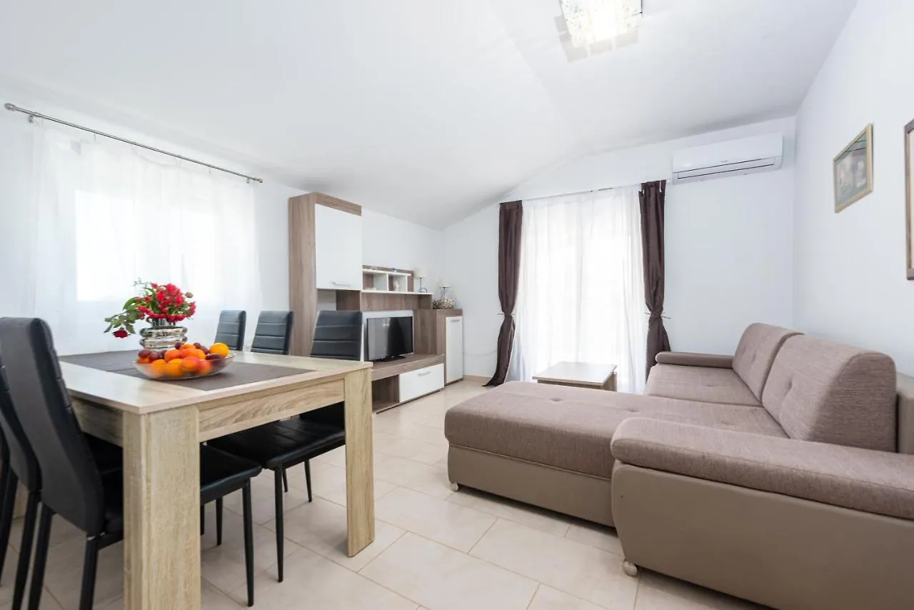 Apartment Noa'S Garden 比比涅 克罗地亚